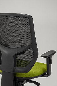 Ergonomic shaped backrest with fixed lumbar support